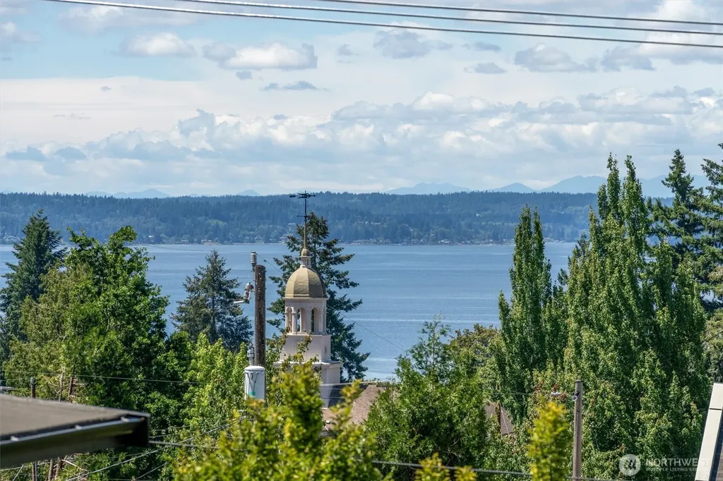 7016 California Avenue SW Seattle WA 98136