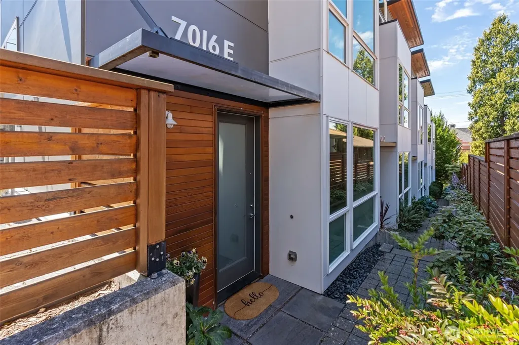 7016 California Avenue SW Seattle WA 98136
