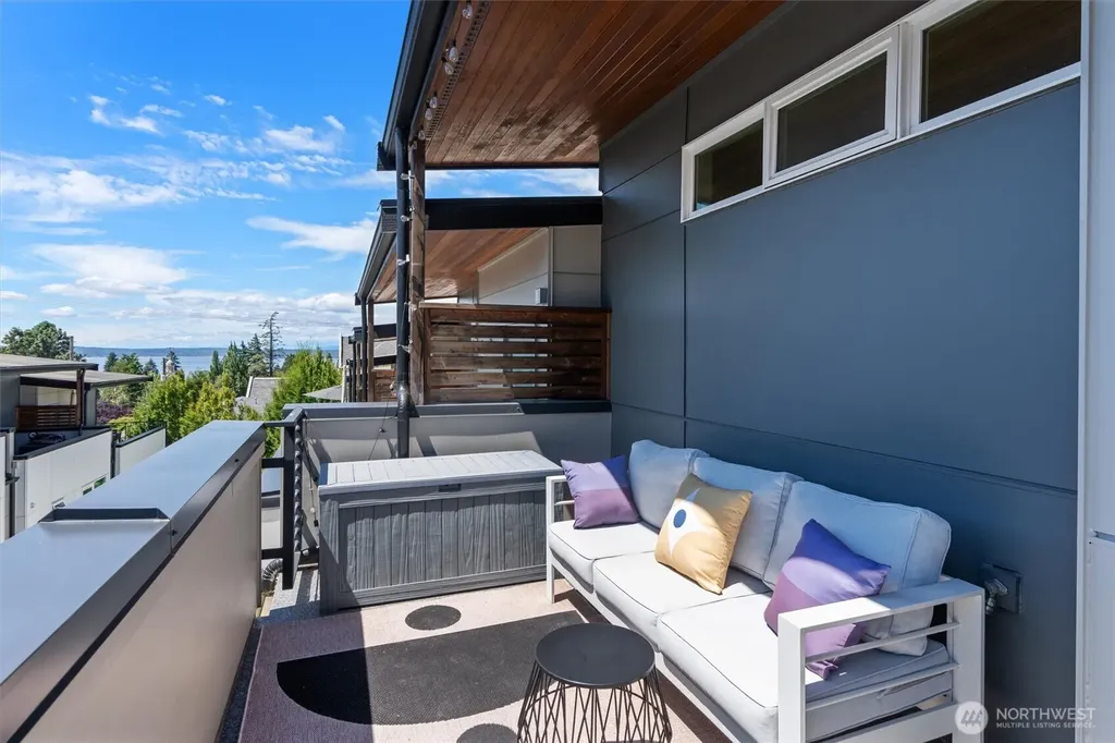 7016 California Avenue SW Seattle WA 98136
