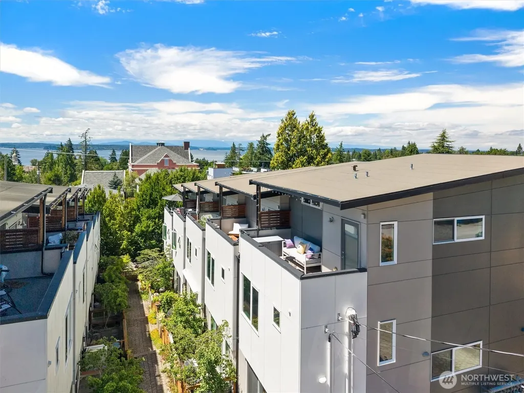 7016 California Avenue SW Seattle WA 98136