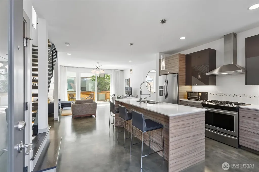 7016 California Avenue SW Seattle WA 98136