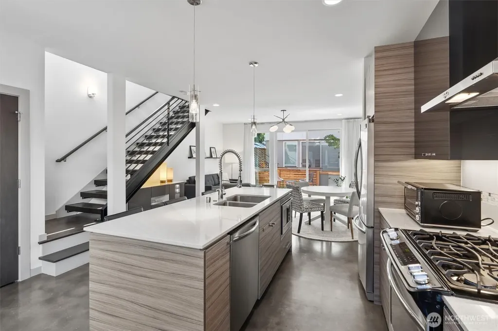 7016 California Avenue SW Seattle WA 98136