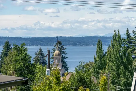 7016 California Avenue SW Seattle WA 98136