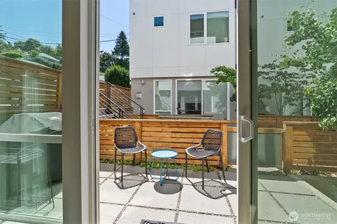 7016 California Avenue SW Seattle WA 98136