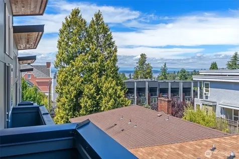 7016 California Avenue SW Seattle WA 98136