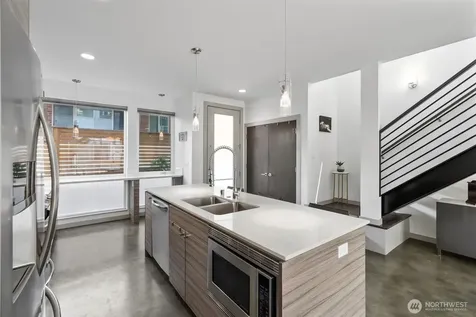 7016 California Avenue SW Seattle WA 98136