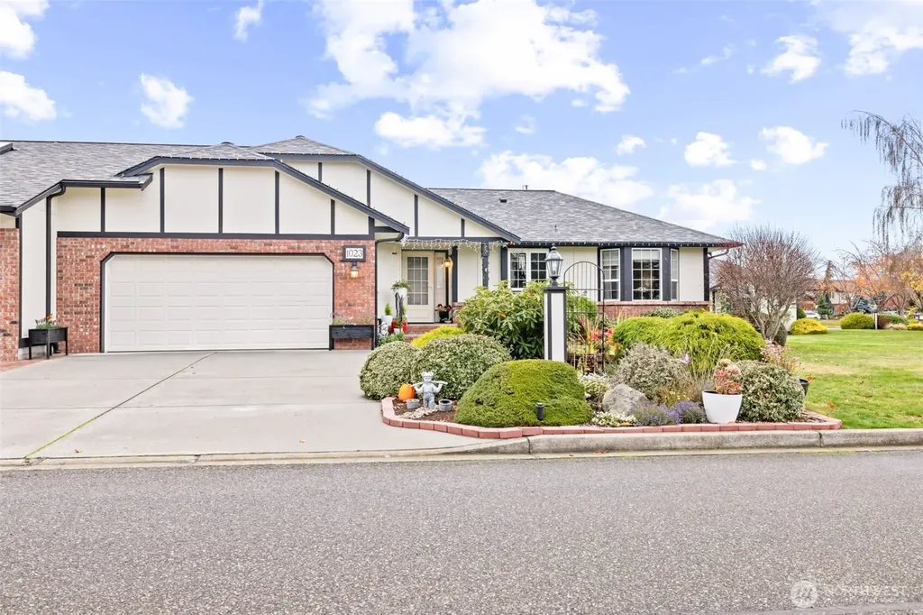 1023 Littlejohn Way Sequim WA 98382