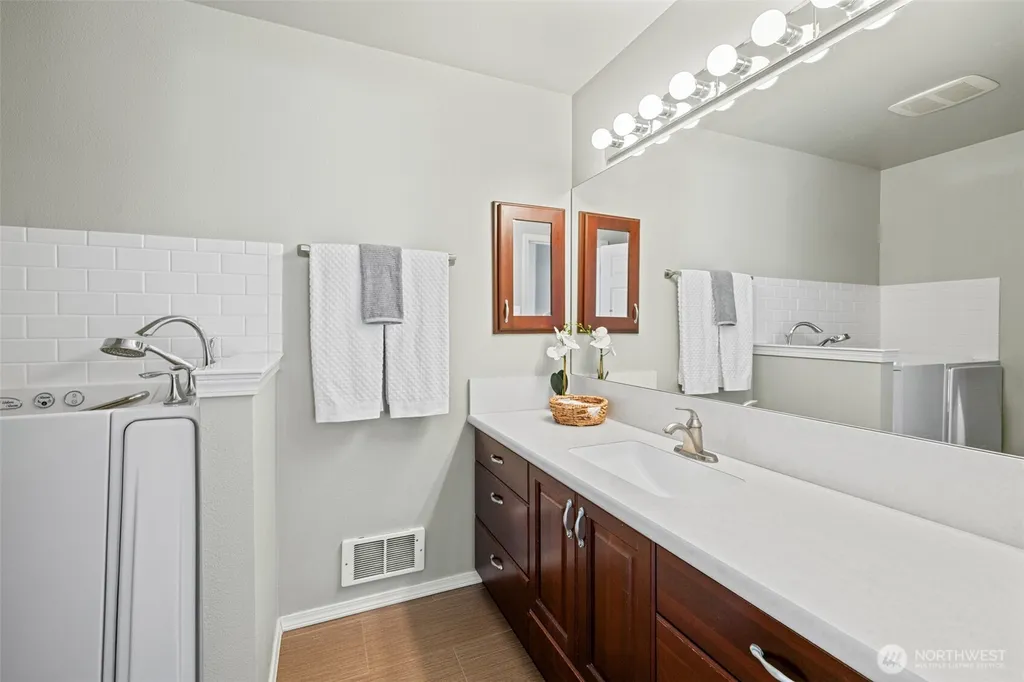 1023 Littlejohn Way Sequim WA 98382