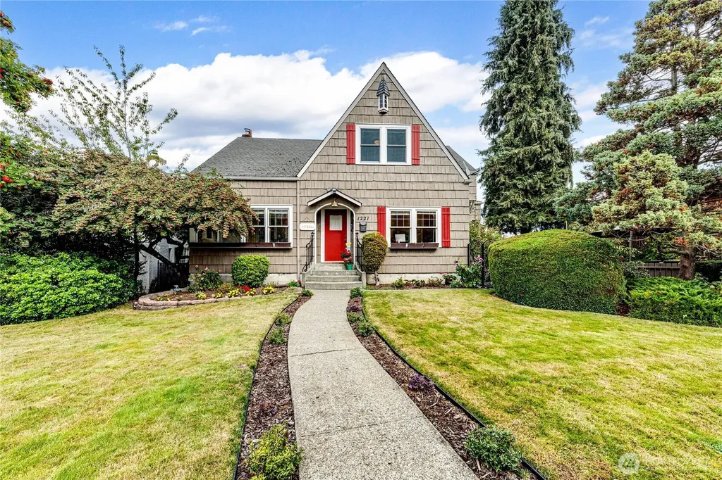 1221 E 2nd Street Port Angeles WA 98362