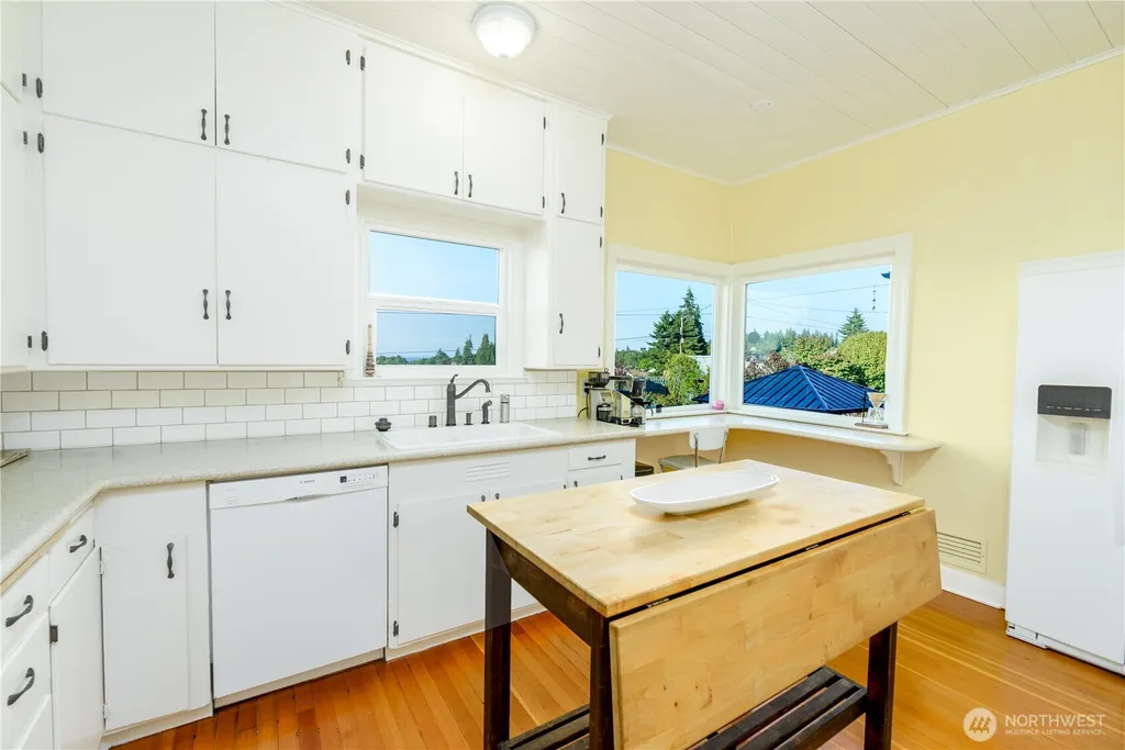 1221 E 2nd Street Port Angeles WA 98362