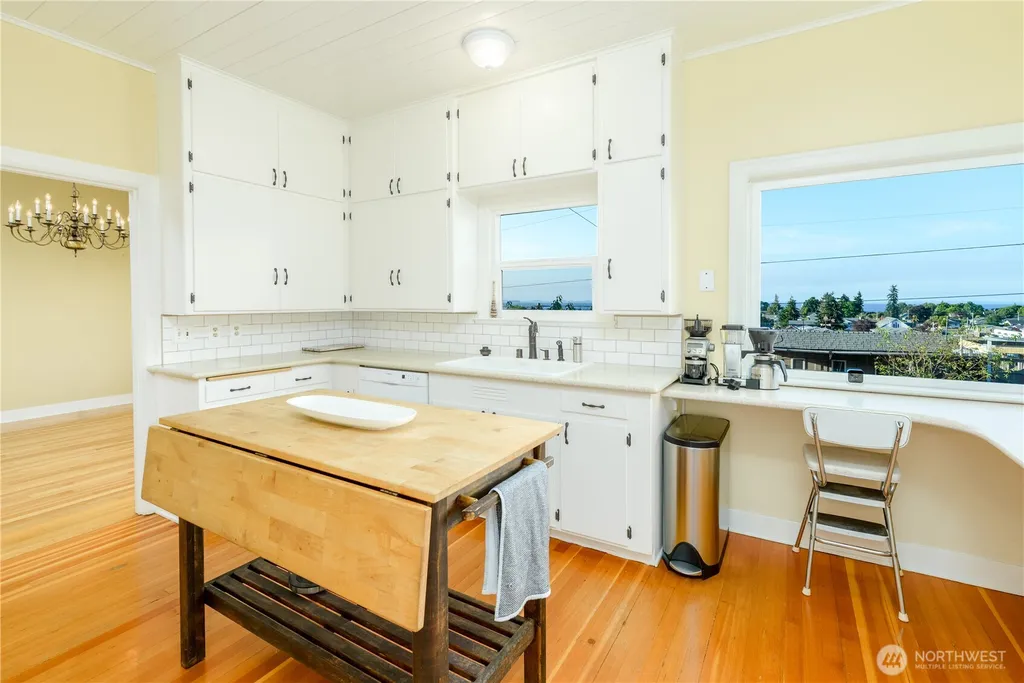 1221 E 2nd Street Port Angeles WA 98362