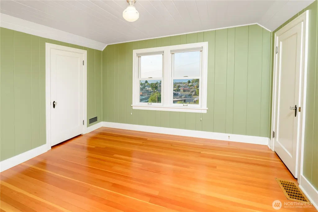 1221 E 2nd Street Port Angeles WA 98362