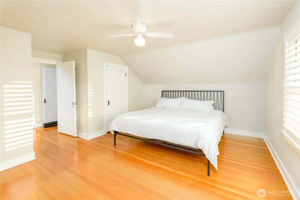 1221 E 2nd Street Port Angeles WA 98362
