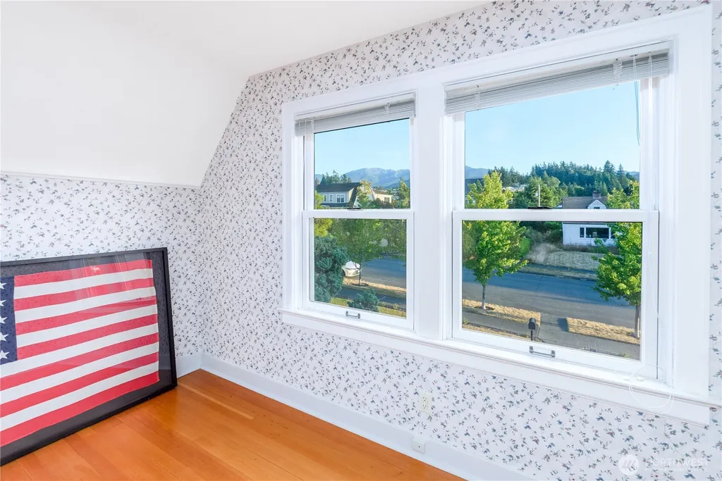 1221 E 2nd Street Port Angeles WA 98362