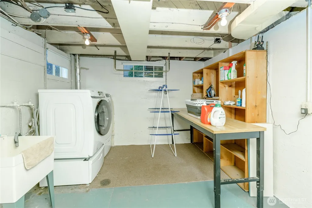 1221 E 2nd Street Port Angeles WA 98362