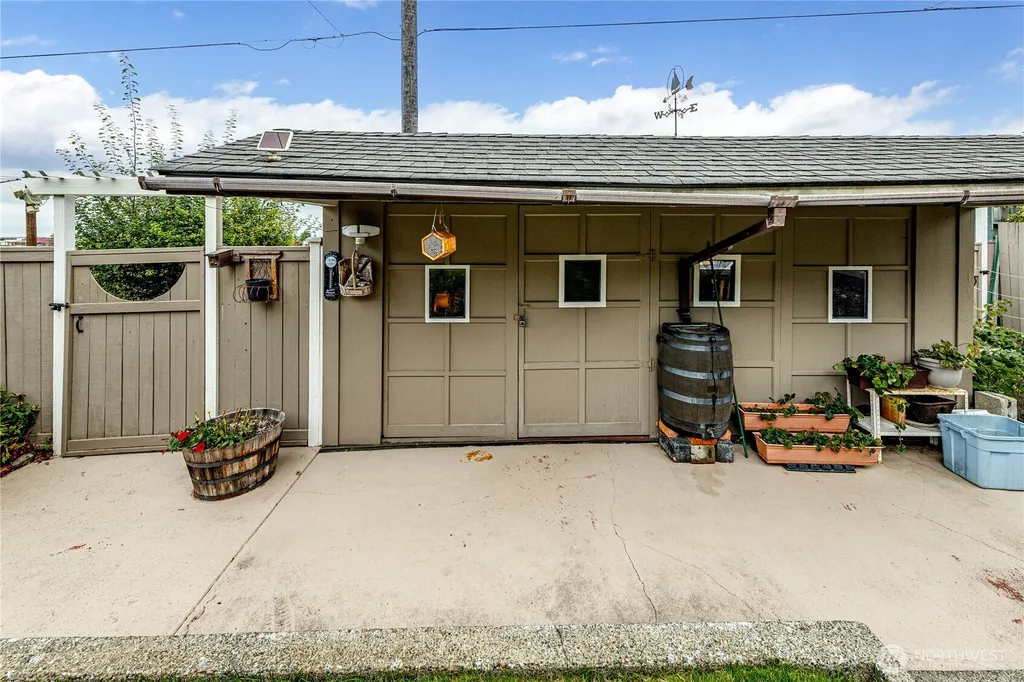1221 E 2nd Street Port Angeles WA 98362