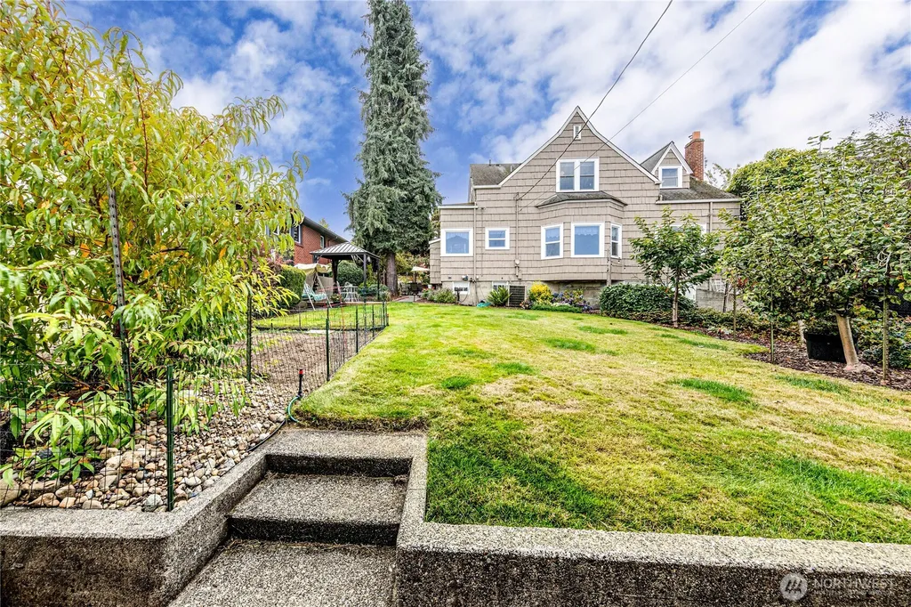 1221 E 2nd Street Port Angeles WA 98362