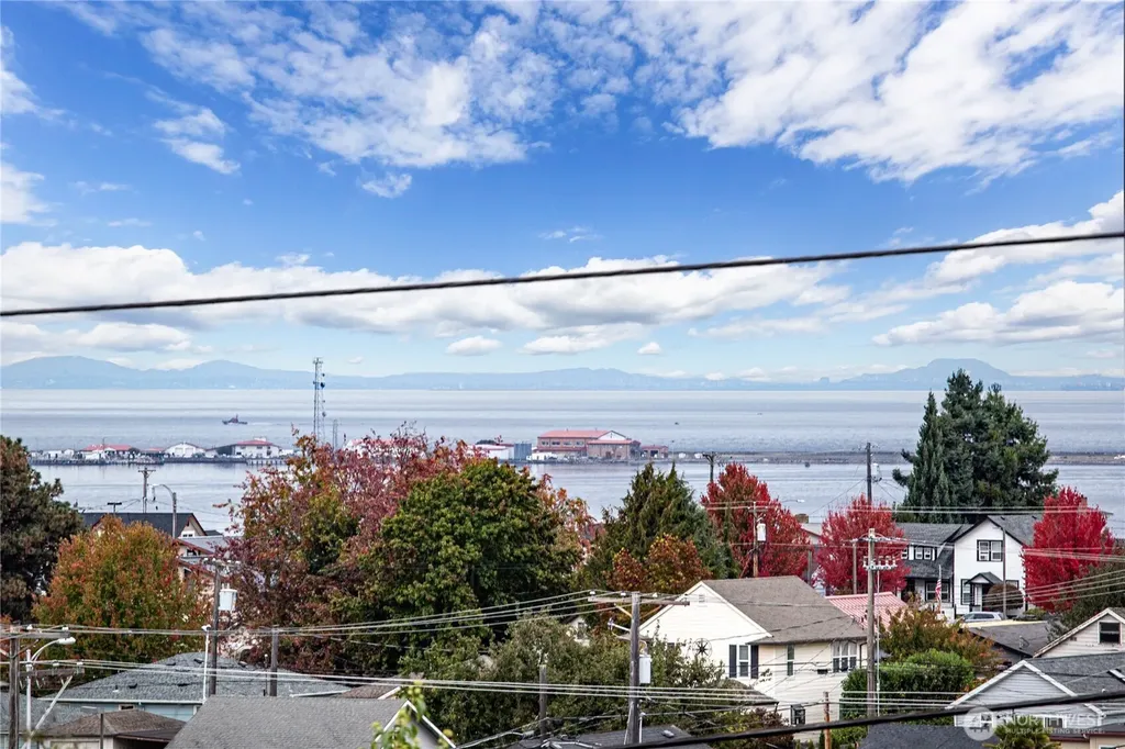 1221 E 2nd Street Port Angeles WA 98362