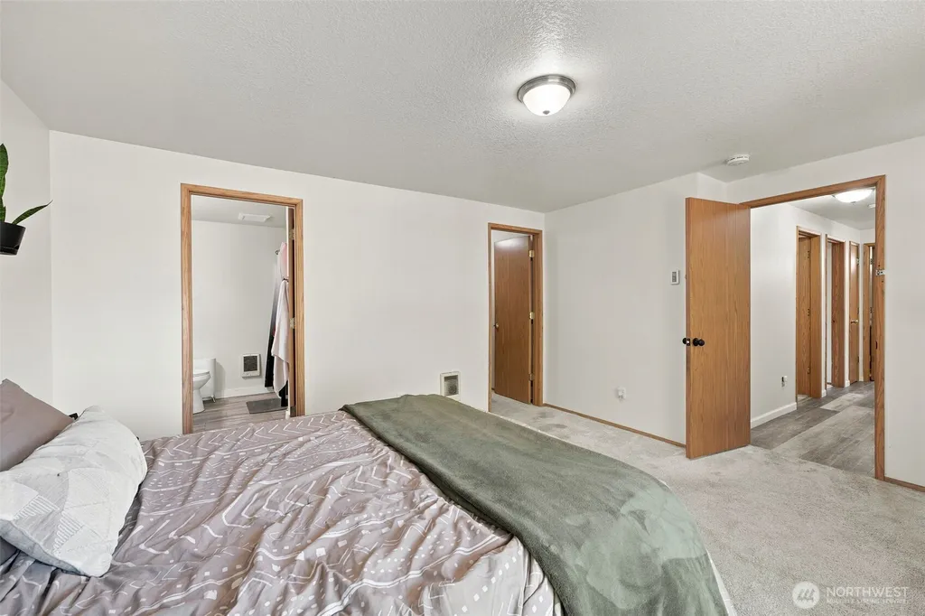 8292 NE Snowberry Loop Vancouver WA 98664