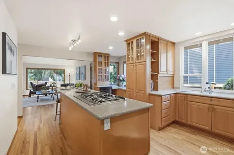 4649 244th Place SE Sammamish WA 98029