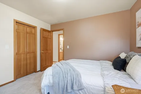 4649 244th Place SE Sammamish WA 98029