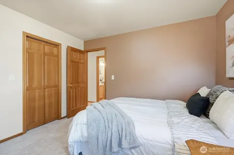 4649 244th Place SE Sammamish WA 98029