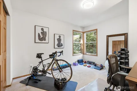 4649 244th Place SE Sammamish WA 98029