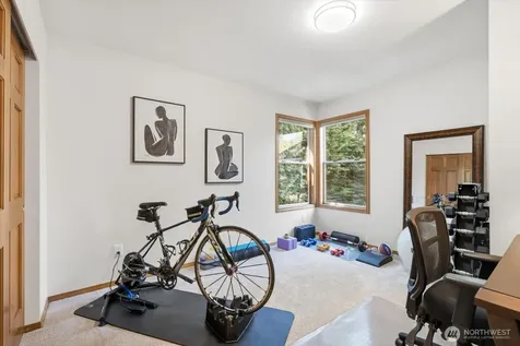 4649 244th Place SE Sammamish WA 98029