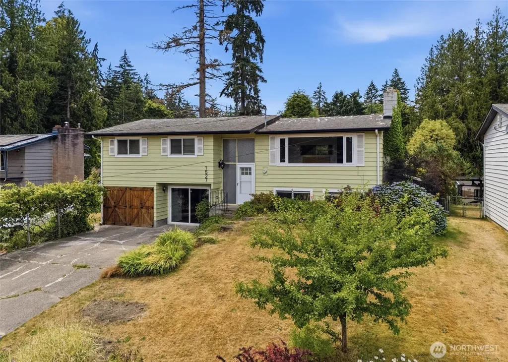 1527 Crestview Drive Bremerton WA 98312