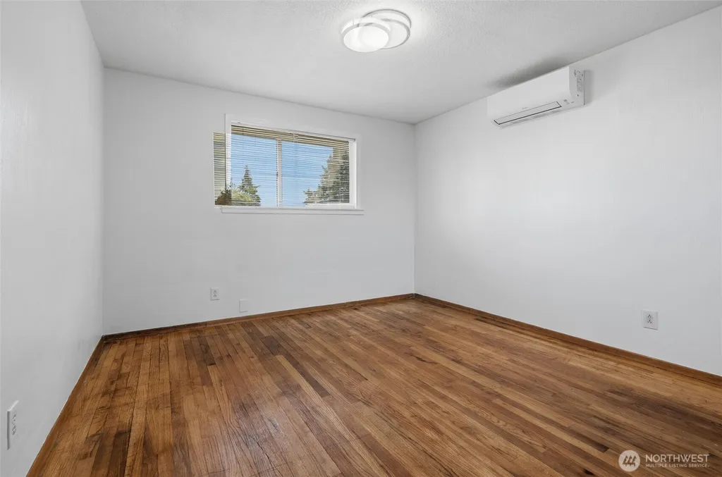 1527 Crestview Drive Bremerton WA 98312