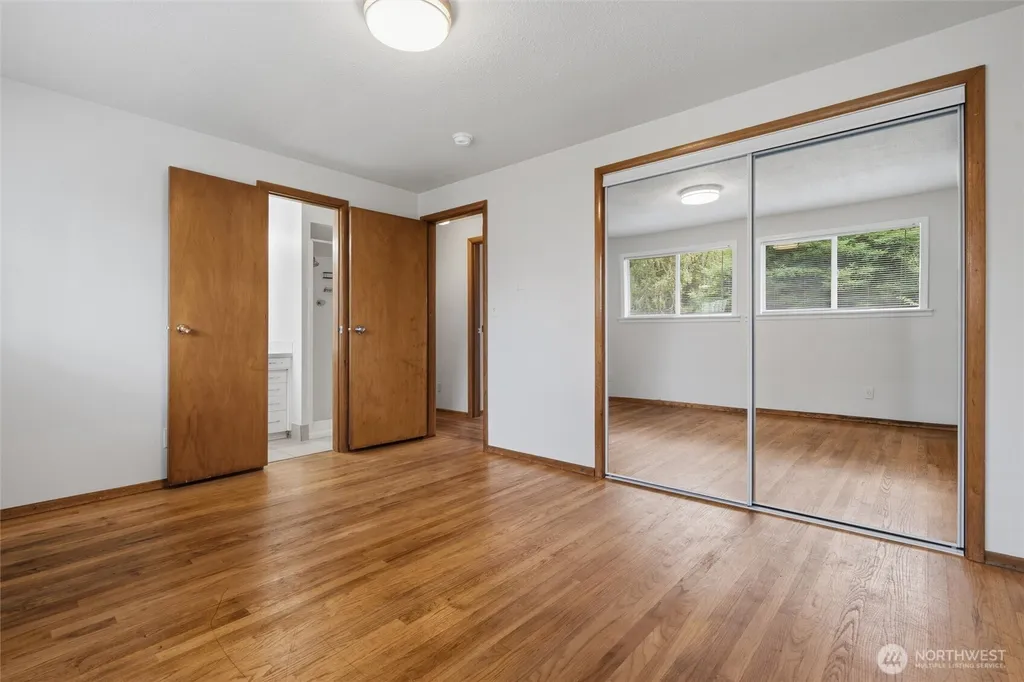 1527 Crestview Drive Bremerton WA 98312