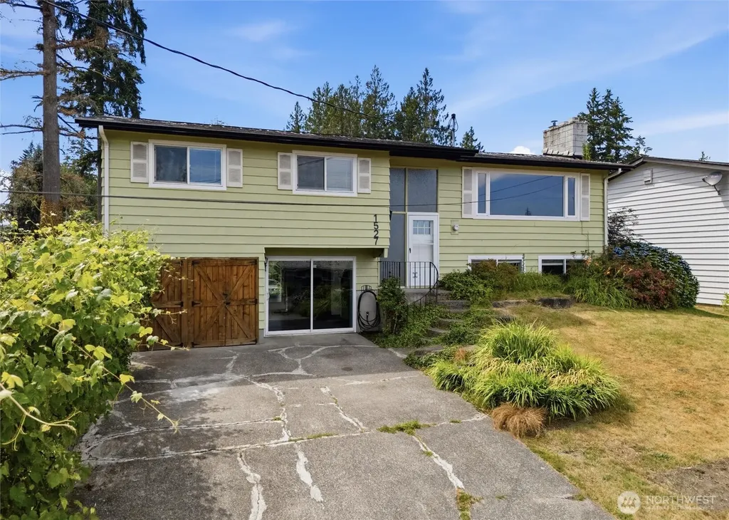 1527 Crestview Drive Bremerton WA 98312