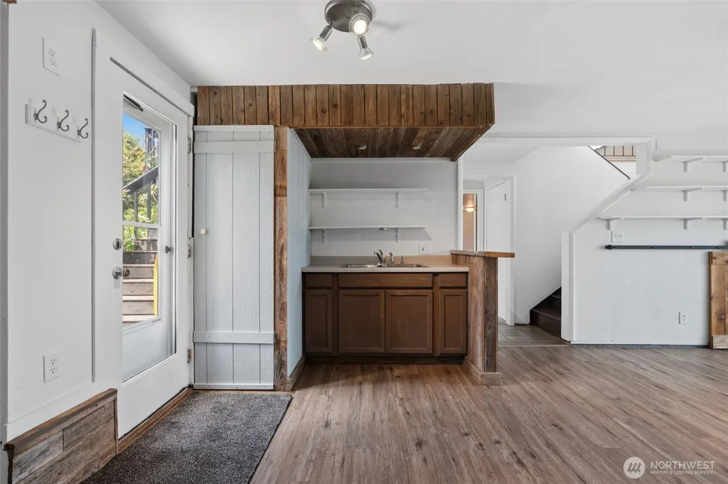 1527 Crestview Drive Bremerton WA 98312