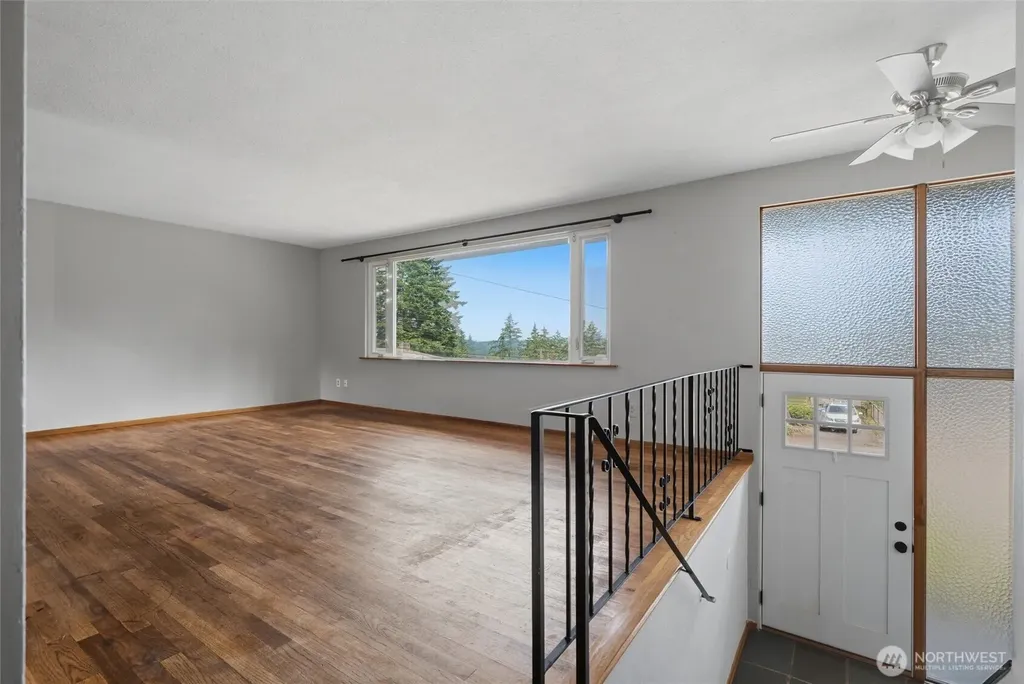 1527 Crestview Drive Bremerton WA 98312