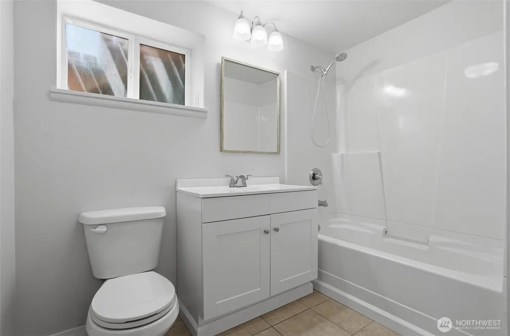 1527 Crestview Drive Bremerton WA 98312