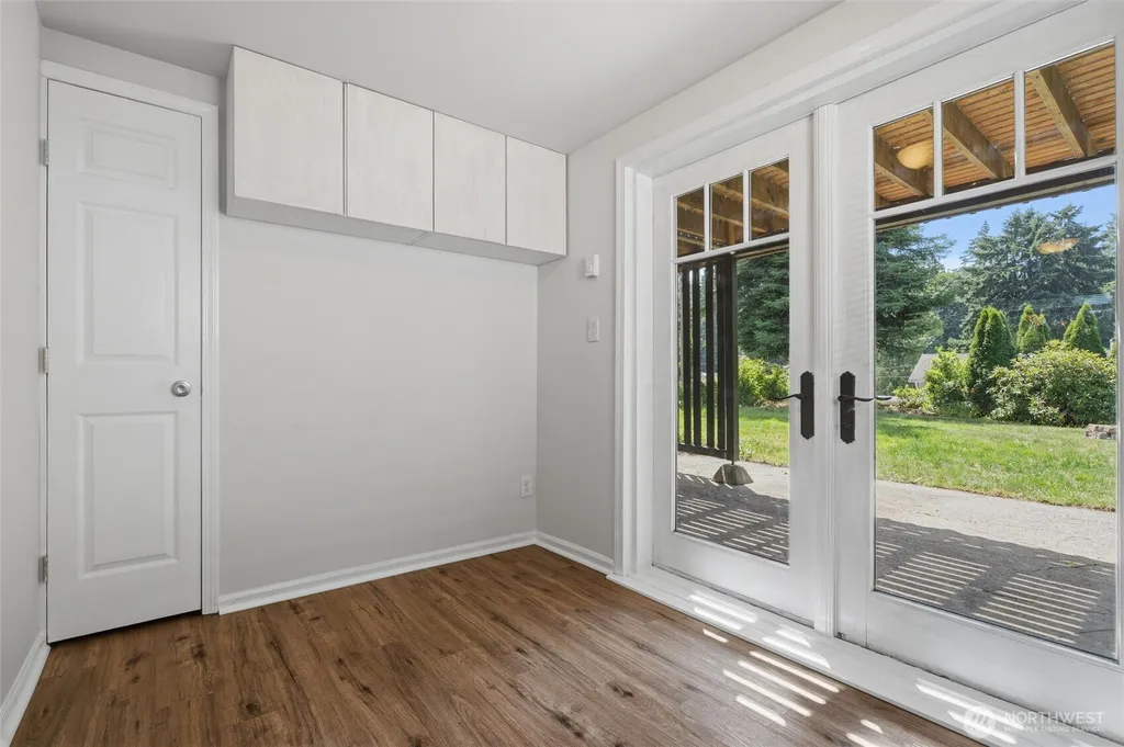 1527 Crestview Drive Bremerton WA 98312