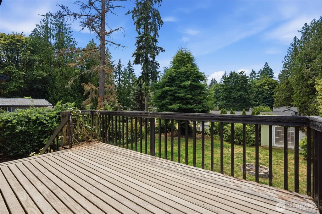 1527 Crestview Drive Bremerton WA 98312