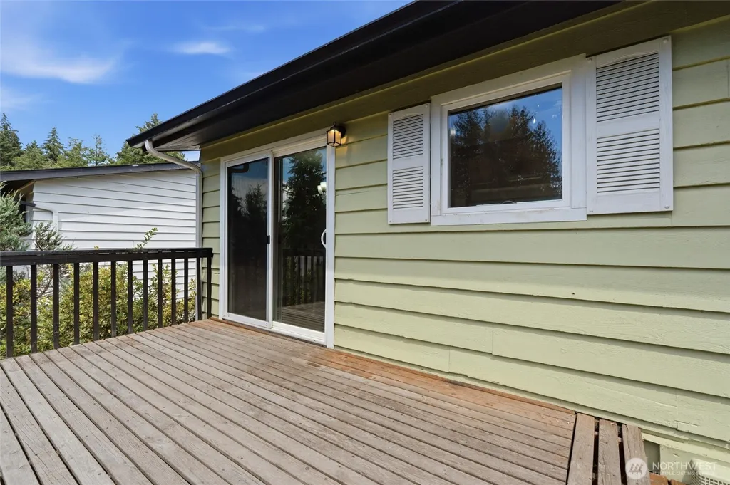 1527 Crestview Drive Bremerton WA 98312
