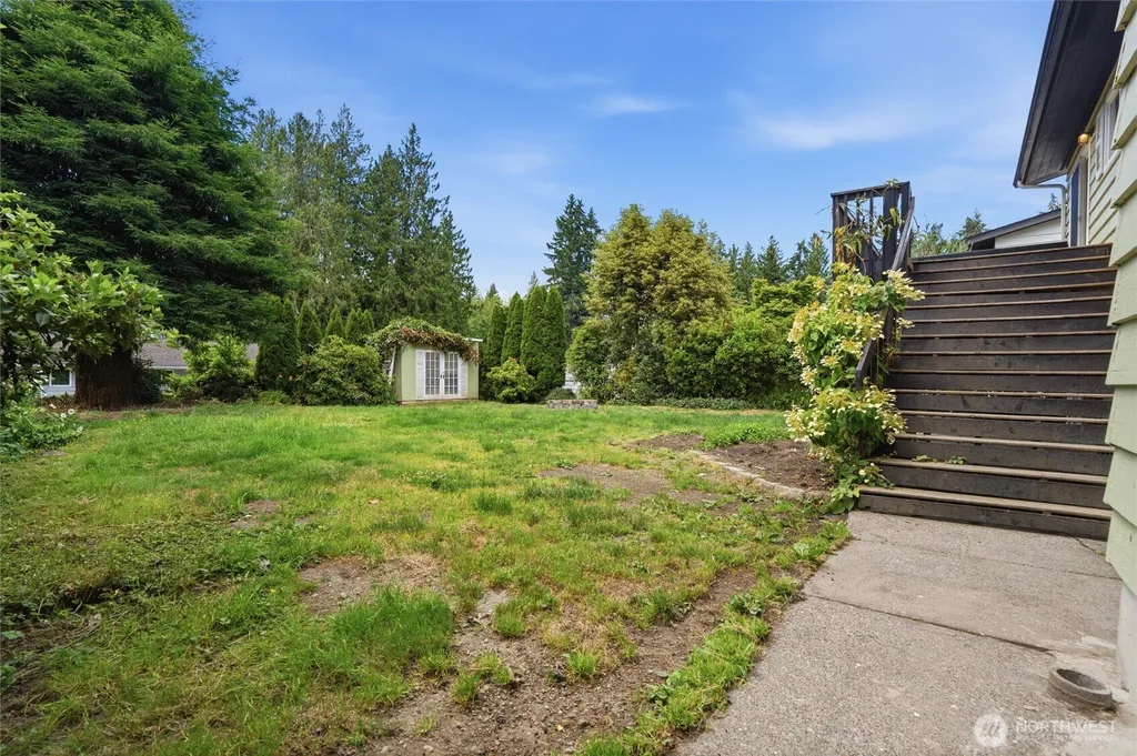 1527 Crestview Drive Bremerton WA 98312