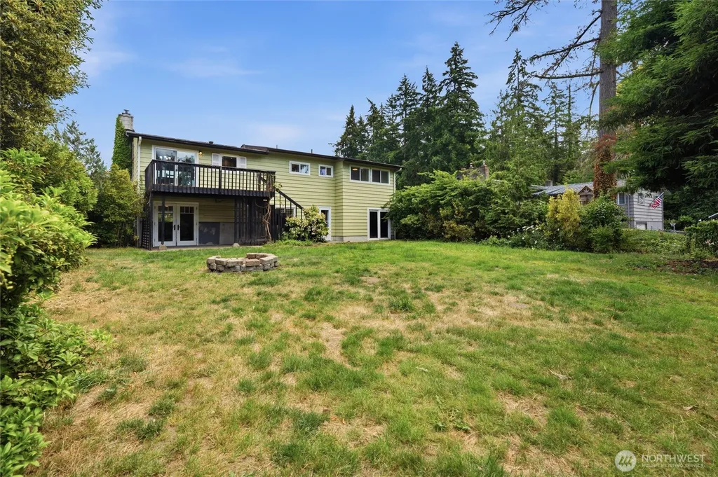 1527 Crestview Drive Bremerton WA 98312