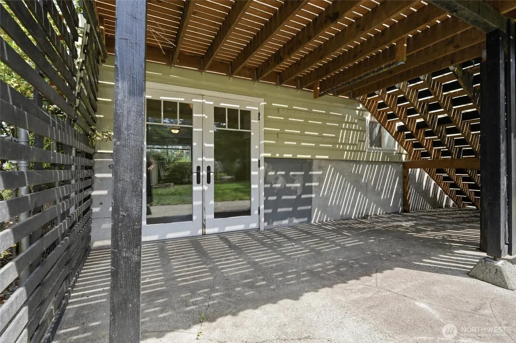 1527 Crestview Drive Bremerton WA 98312