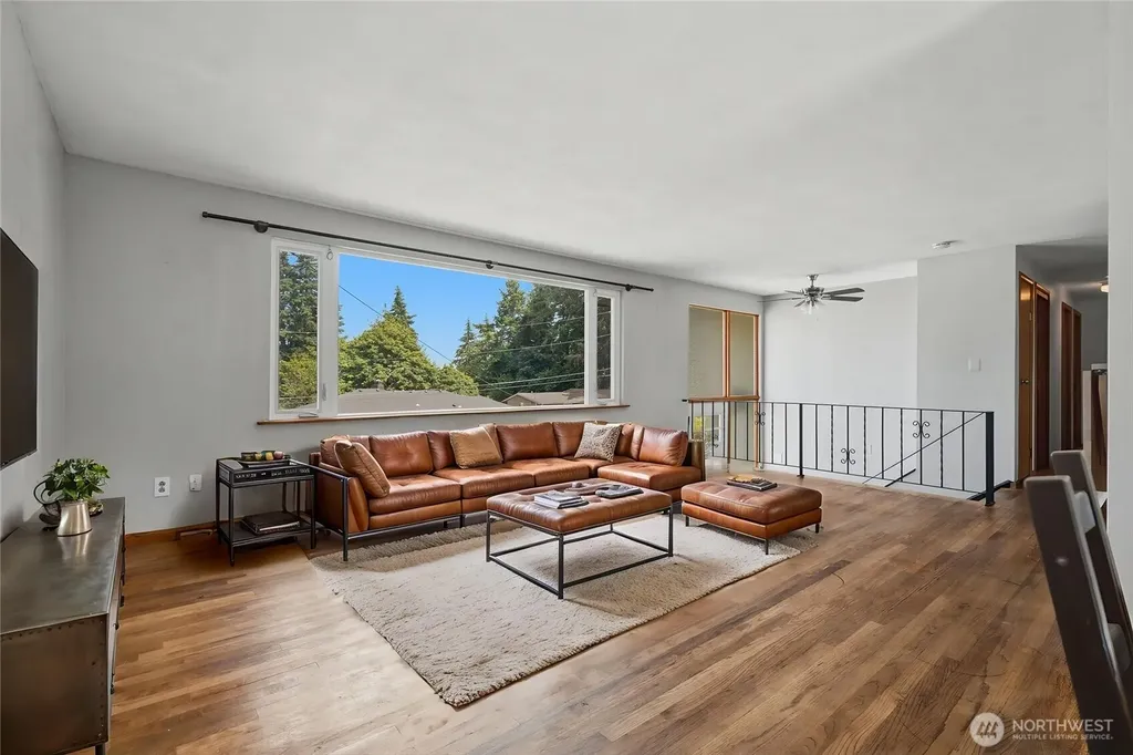 1527 Crestview Drive Bremerton WA 98312