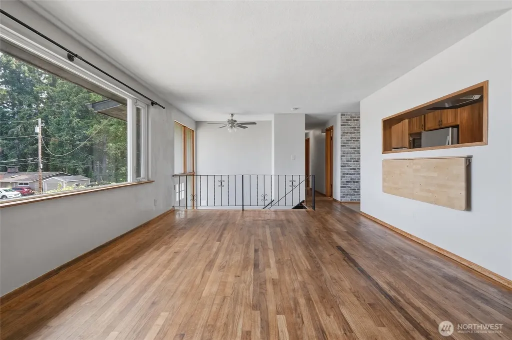 1527 Crestview Drive Bremerton WA 98312