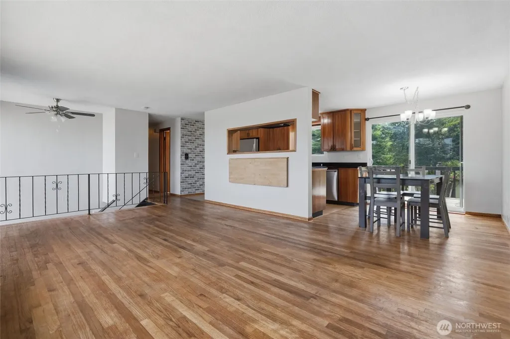 1527 Crestview Drive Bremerton WA 98312