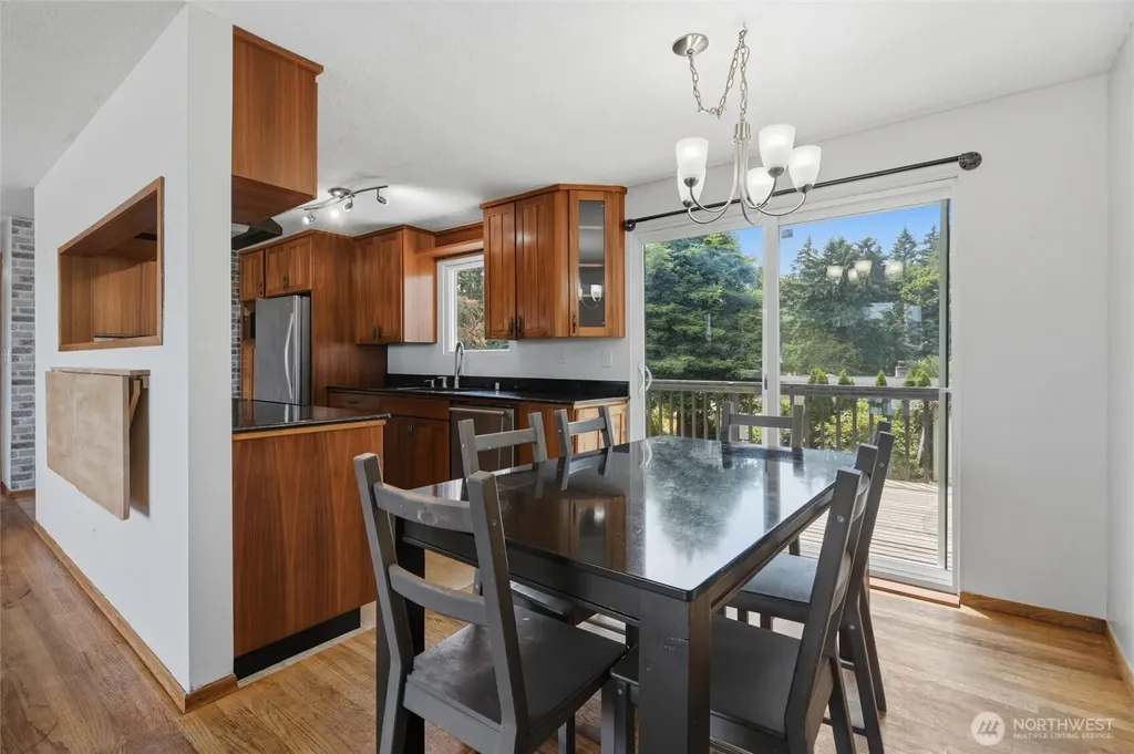 1527 Crestview Drive Bremerton WA 98312