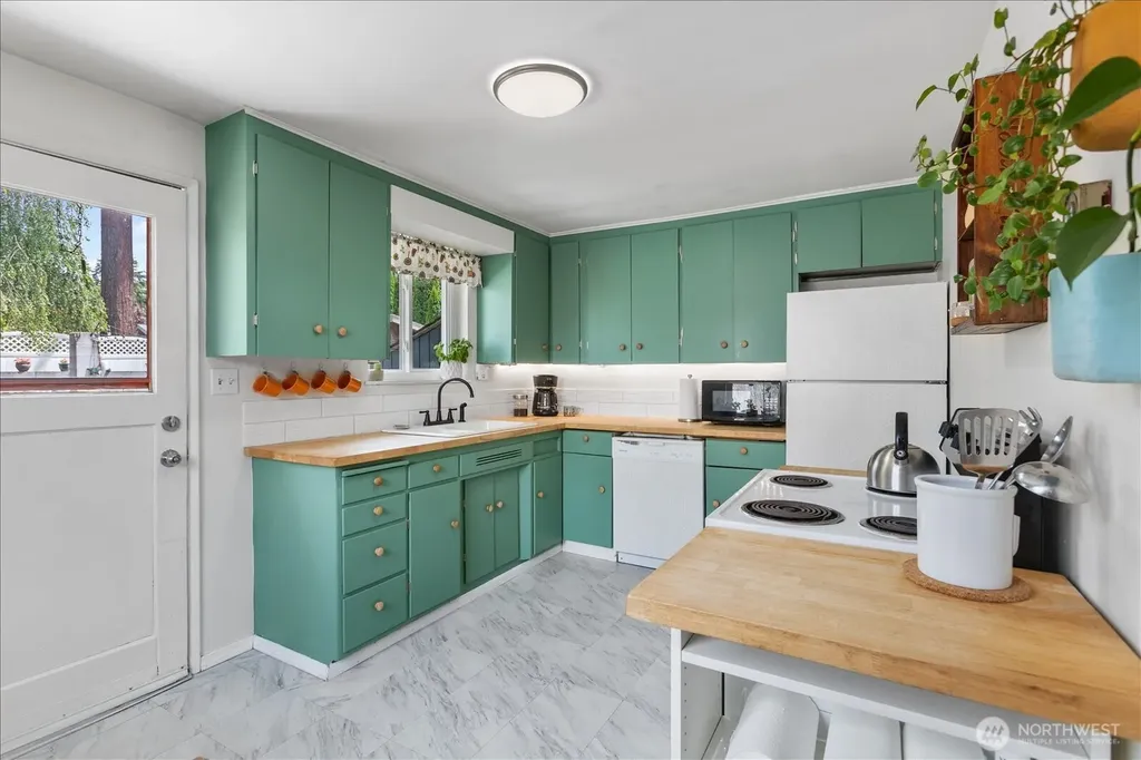 20819 63rd Avenue W Lynnwood WA 98036