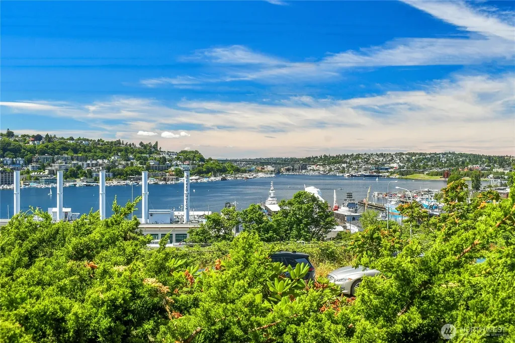 1202 Lakeview Boulevard E Seattle WA 98102