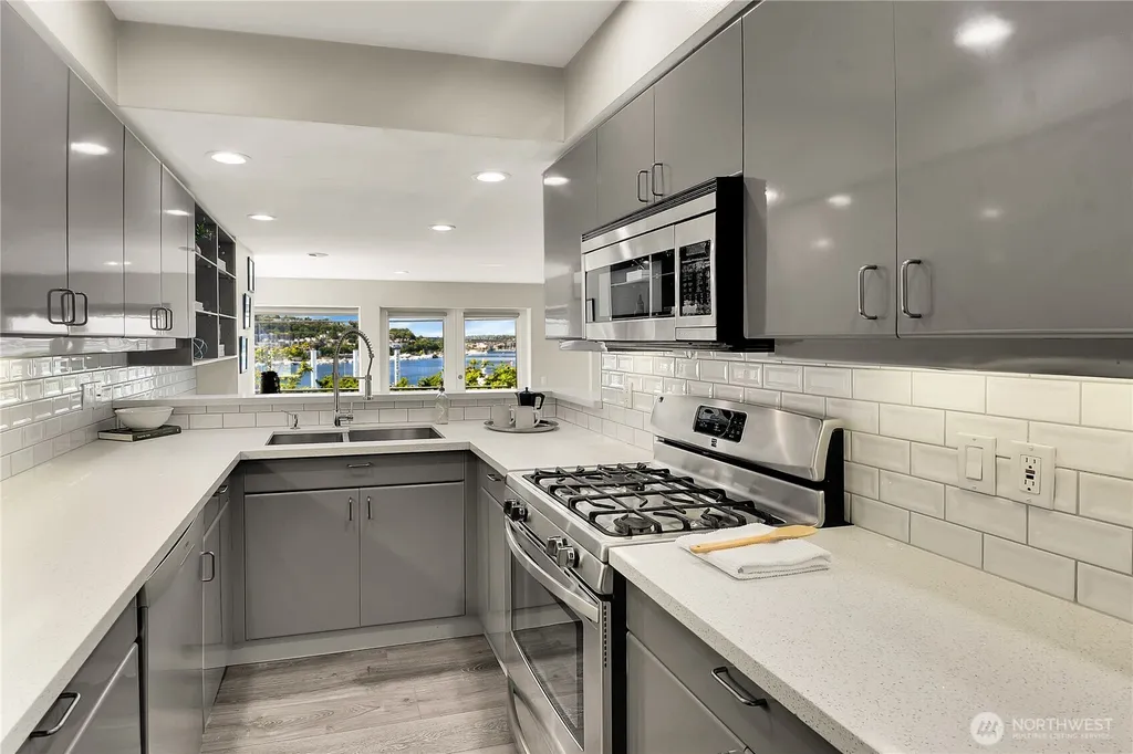 1202 Lakeview Boulevard E Seattle WA 98102