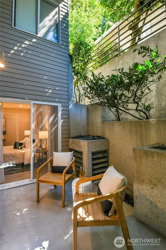 1202 Lakeview Boulevard E Seattle WA 98102
