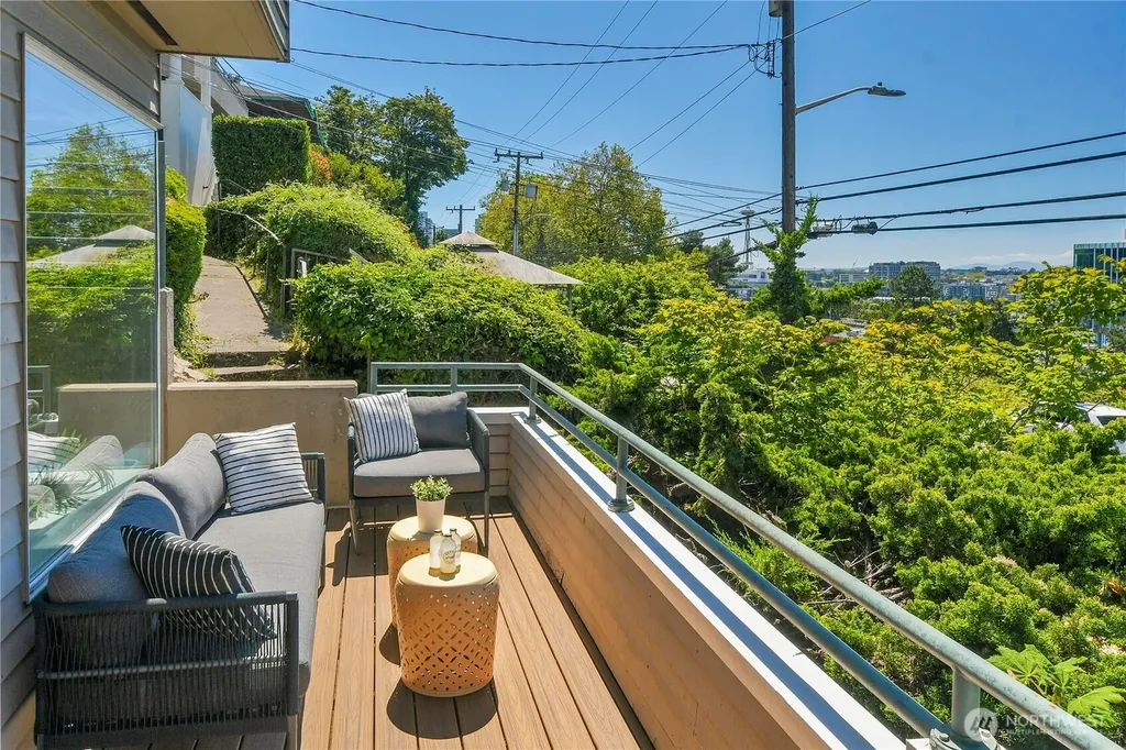 1202 Lakeview Boulevard E Seattle WA 98102